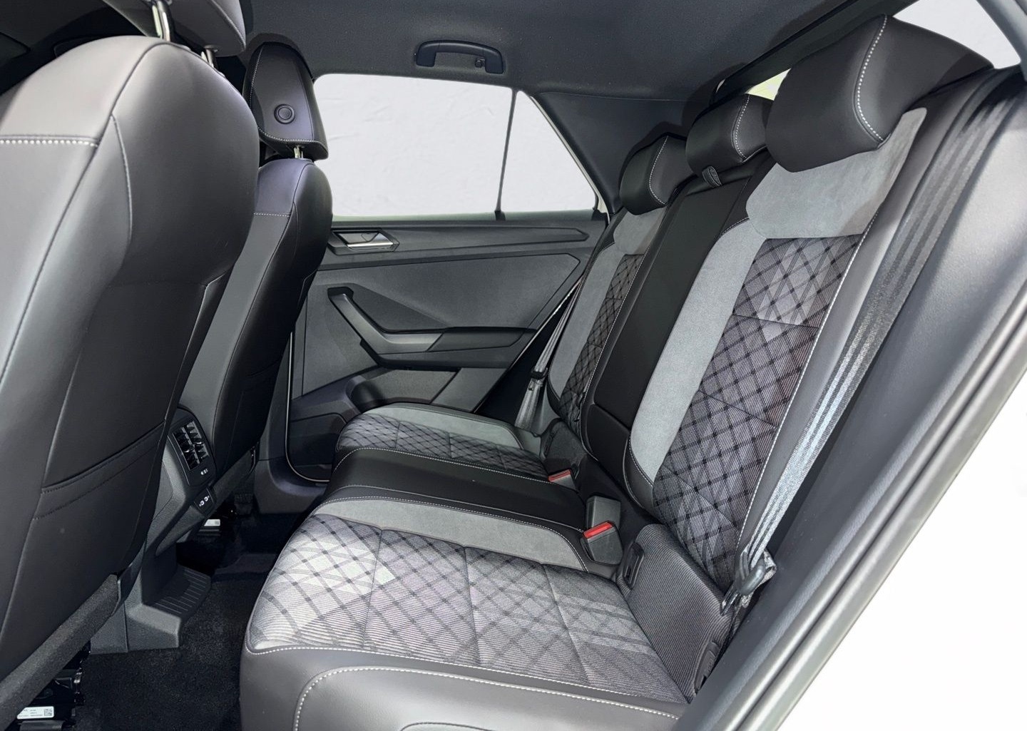 Volkswagen T-Roc 1.5 TSI 3x R LINE LED+ KAMERA CARPLAY 18Z  foto 11