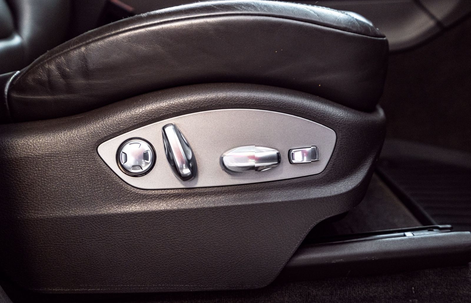 Porsche Macan S Diesel PDK*AHK*R-CAM*20"RS-Spyder*14Wege foto 24