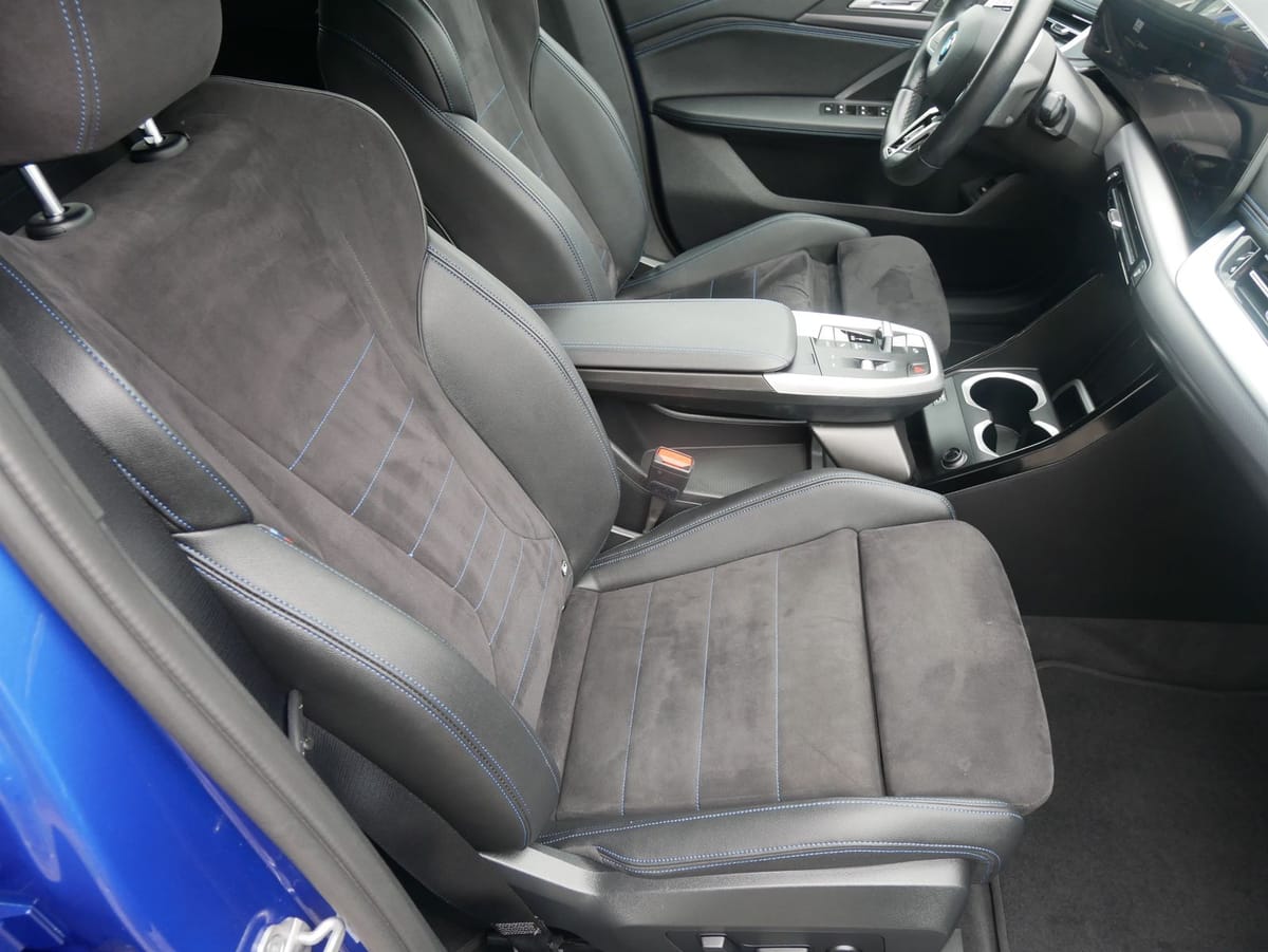BMW iX1 xDrive30 M Sportpaket LCProf. DAProf. AHK AC foto 12