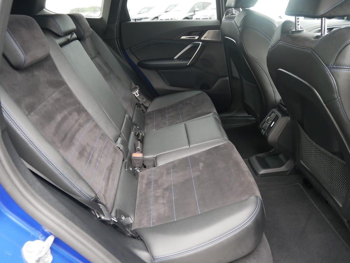 BMW iX1 xDrive30 M Sportpaket LCProf. DAProf. AHK AC foto 14