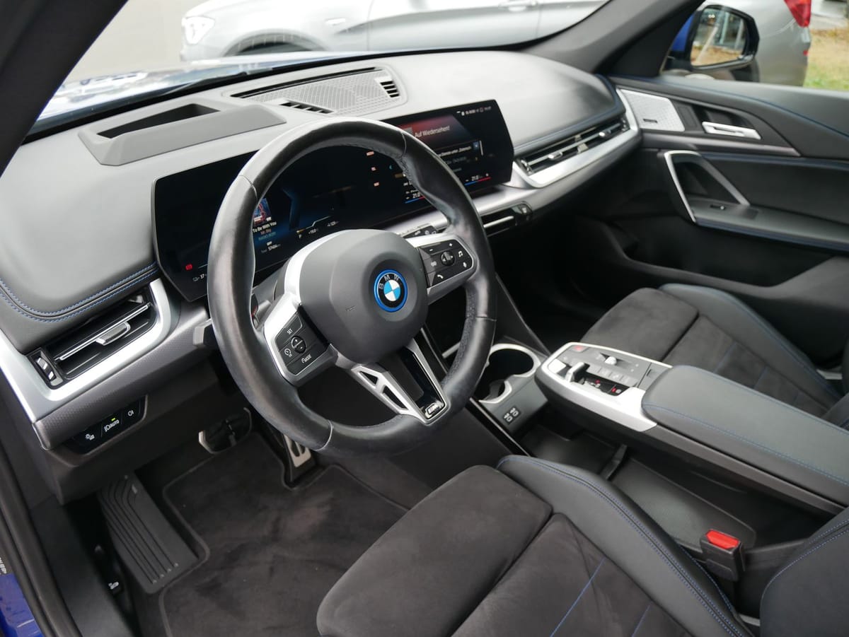 BMW iX1 xDrive30 M Sportpaket LCProf. DAProf. AHK AC foto 15