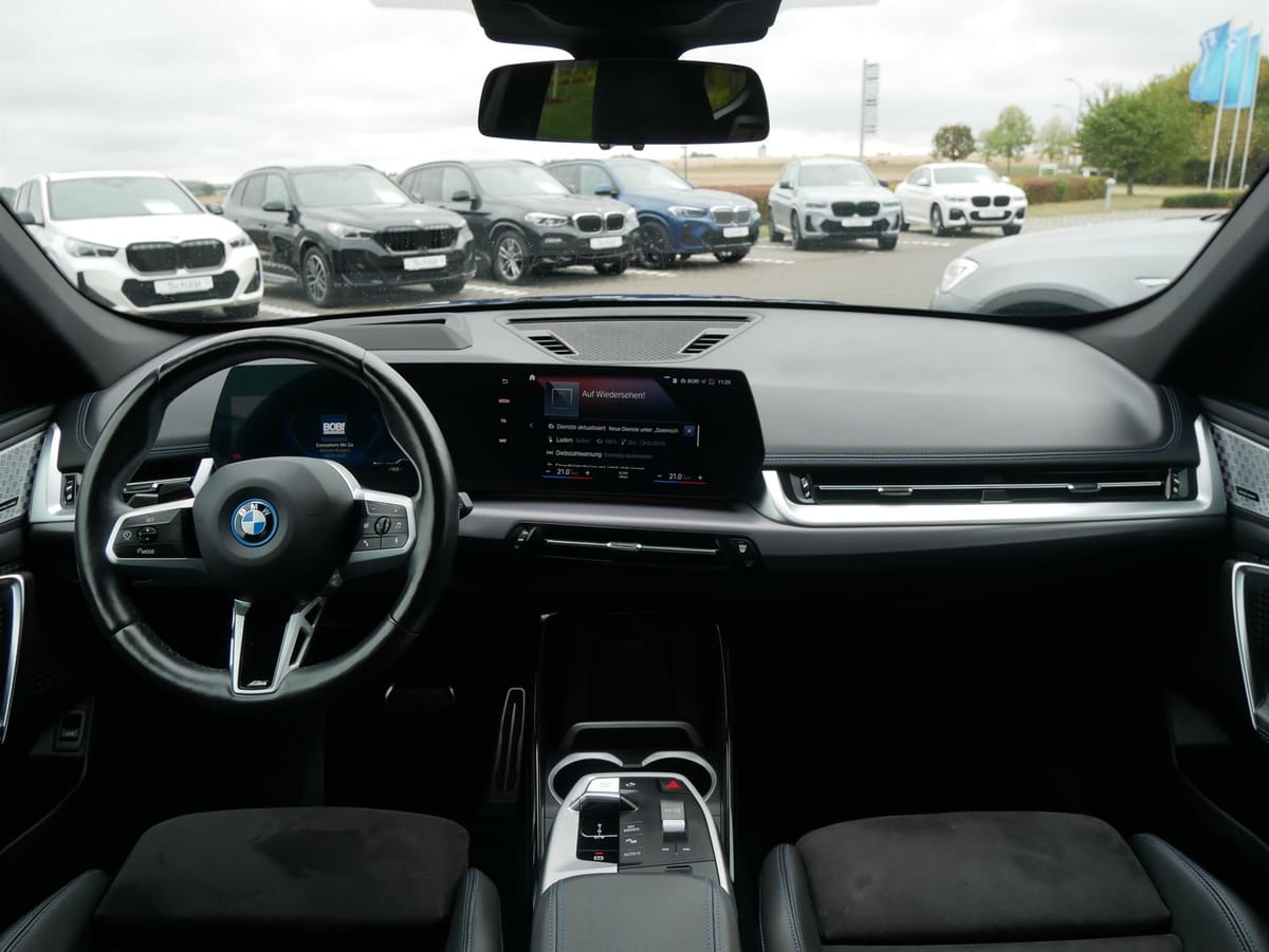 BMW iX1 xDrive30 M Sportpaket LCProf. DAProf. AHK AC foto 16