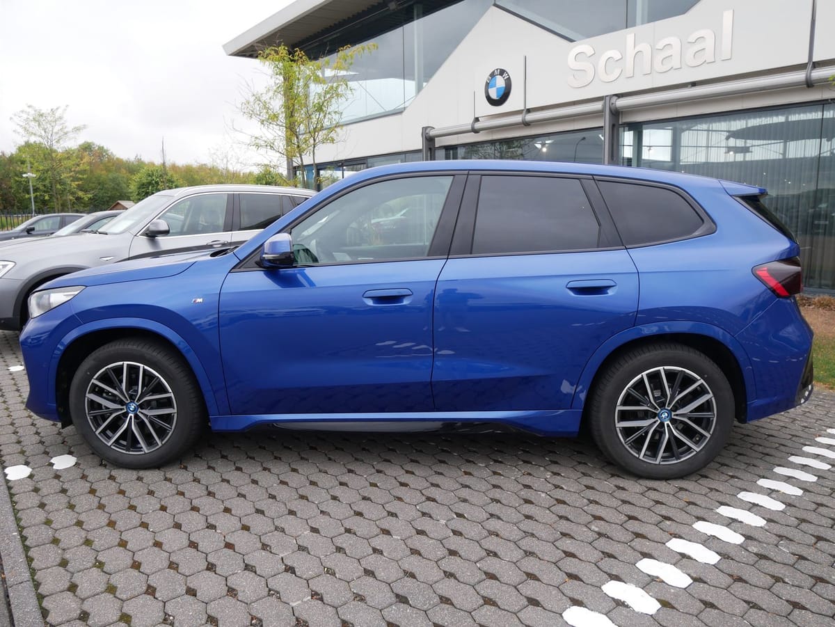 BMW iX1 xDrive30 M Sportpaket LCProf. DAProf. AHK AC foto 3