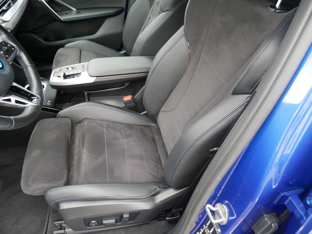 BMW iX1 xDrive30 M Sportpaket LCProf. DAProf. AHK AC foto 10