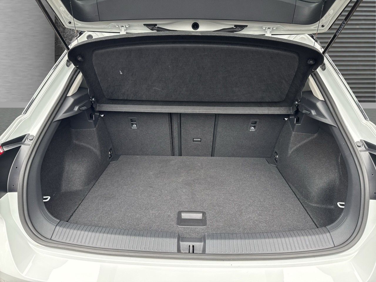 Volkswagen T-Roc 2.0 TDI Goal Automatik Navi+LED+AHK+Rückfa foto 8