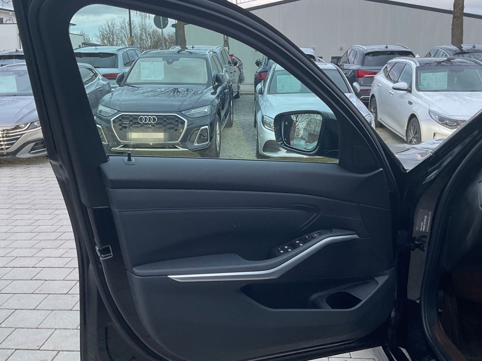 BMW 320d Lim.  xDrive M Sport ACC AHK RFK BMW Live foto 18