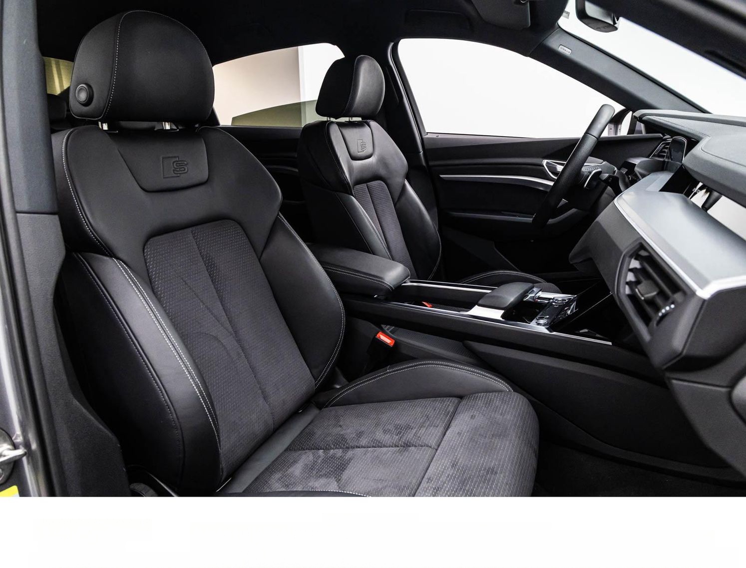 Audi E-TRON SPORTBACK 55 S LINE BLACK LED/KEYLESS/KAM foto 20