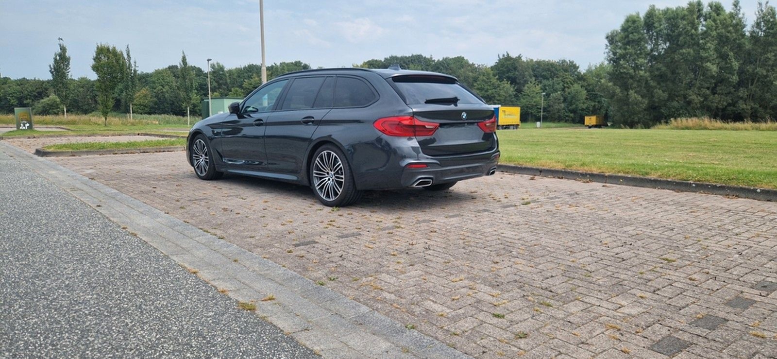 BMW 530d Touring M-Sport | Panorama | HUD| ACC  foto 3