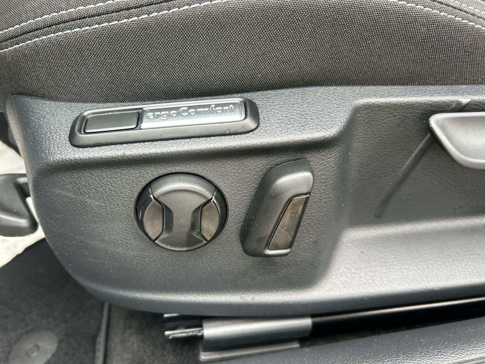 Volkswagen Passat Variant 2.0 TDI Business DSG+LED+KAMERA foto 24