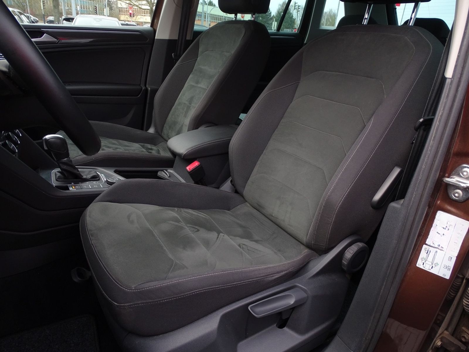 Volkswagen Tiguan 2.0 TSI Highline 4Motion LED Navi ACC AHK foto 27