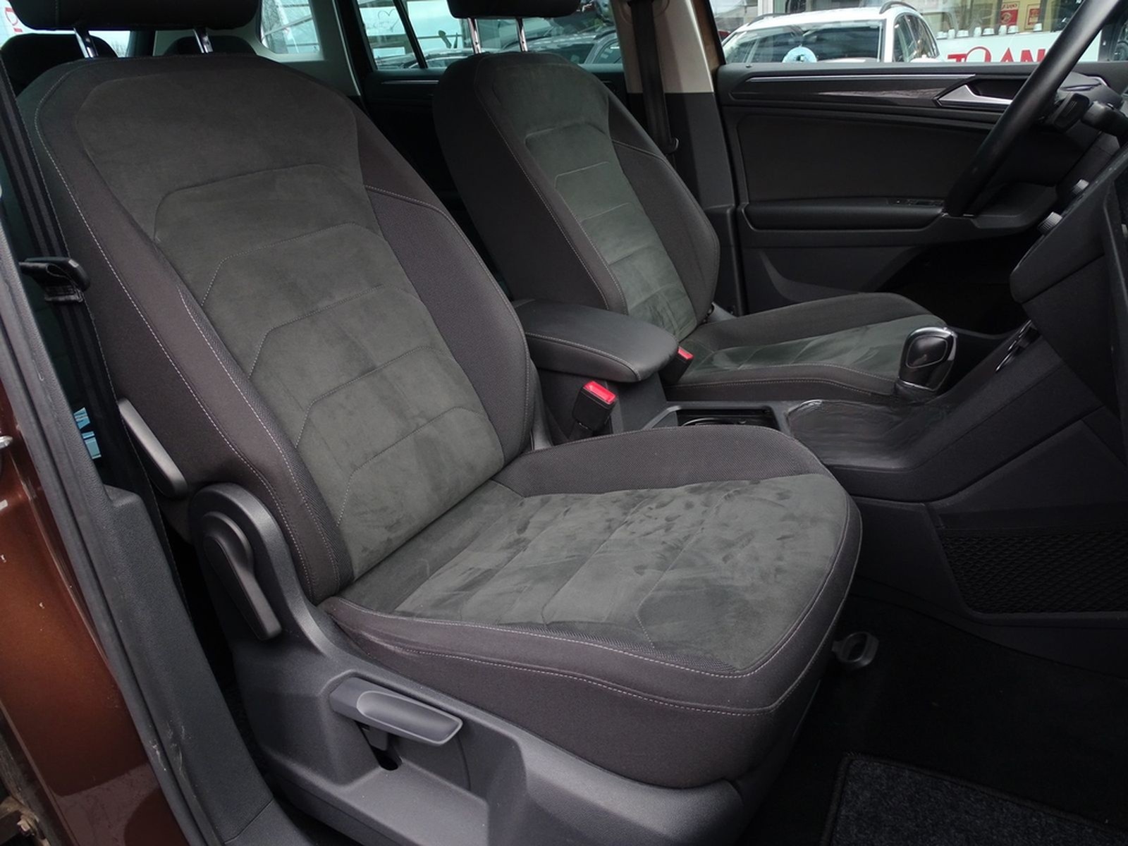 Volkswagen Tiguan 2.0 TSI Highline 4Motion LED Navi ACC AHK foto 28