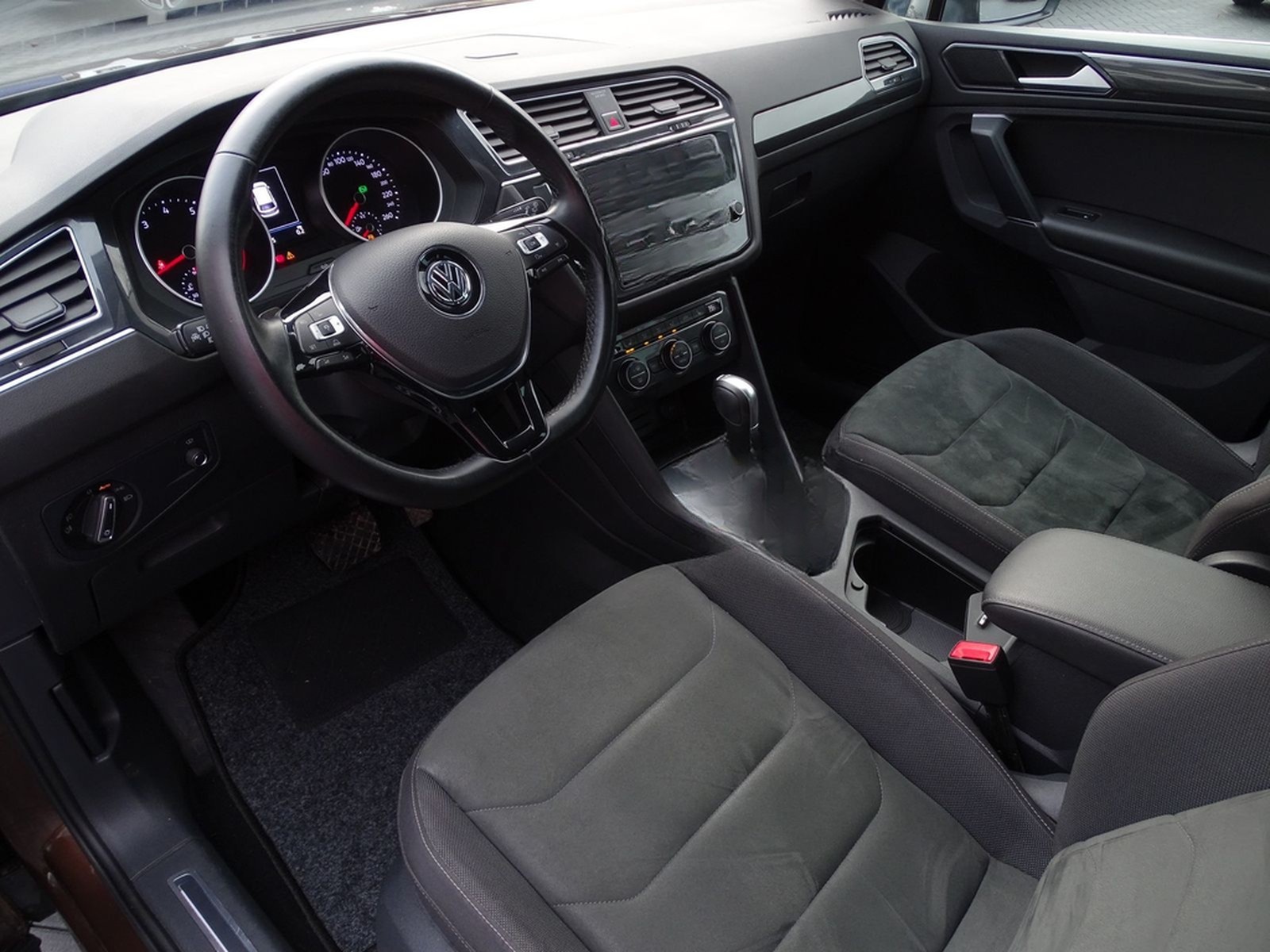 Volkswagen Tiguan 2.0 TSI Highline 4Motion LED Navi ACC AHK foto 8