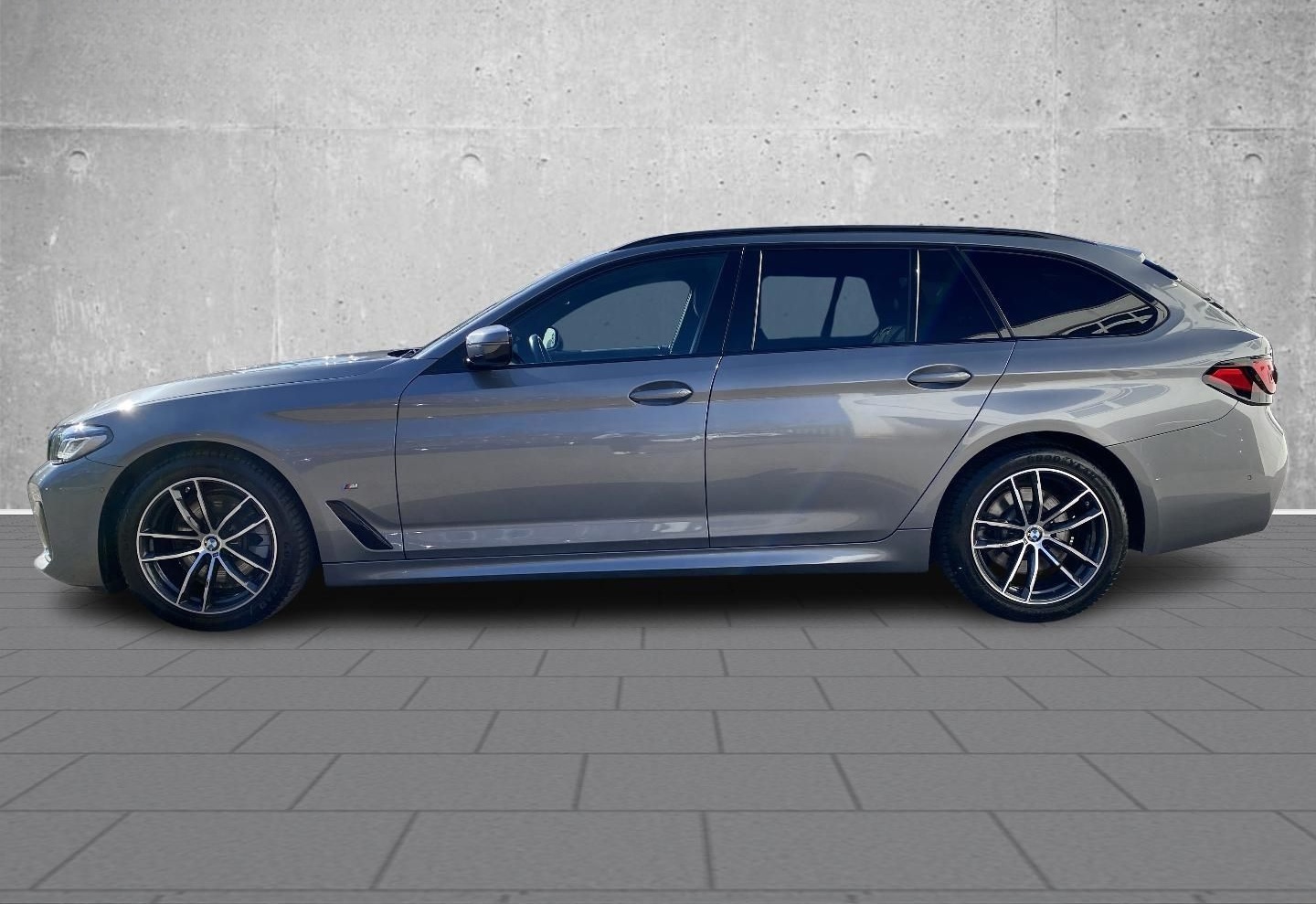 BMW 520 i M Sport HUD Luft AHK Navi Memory Sitze Sou foto 2