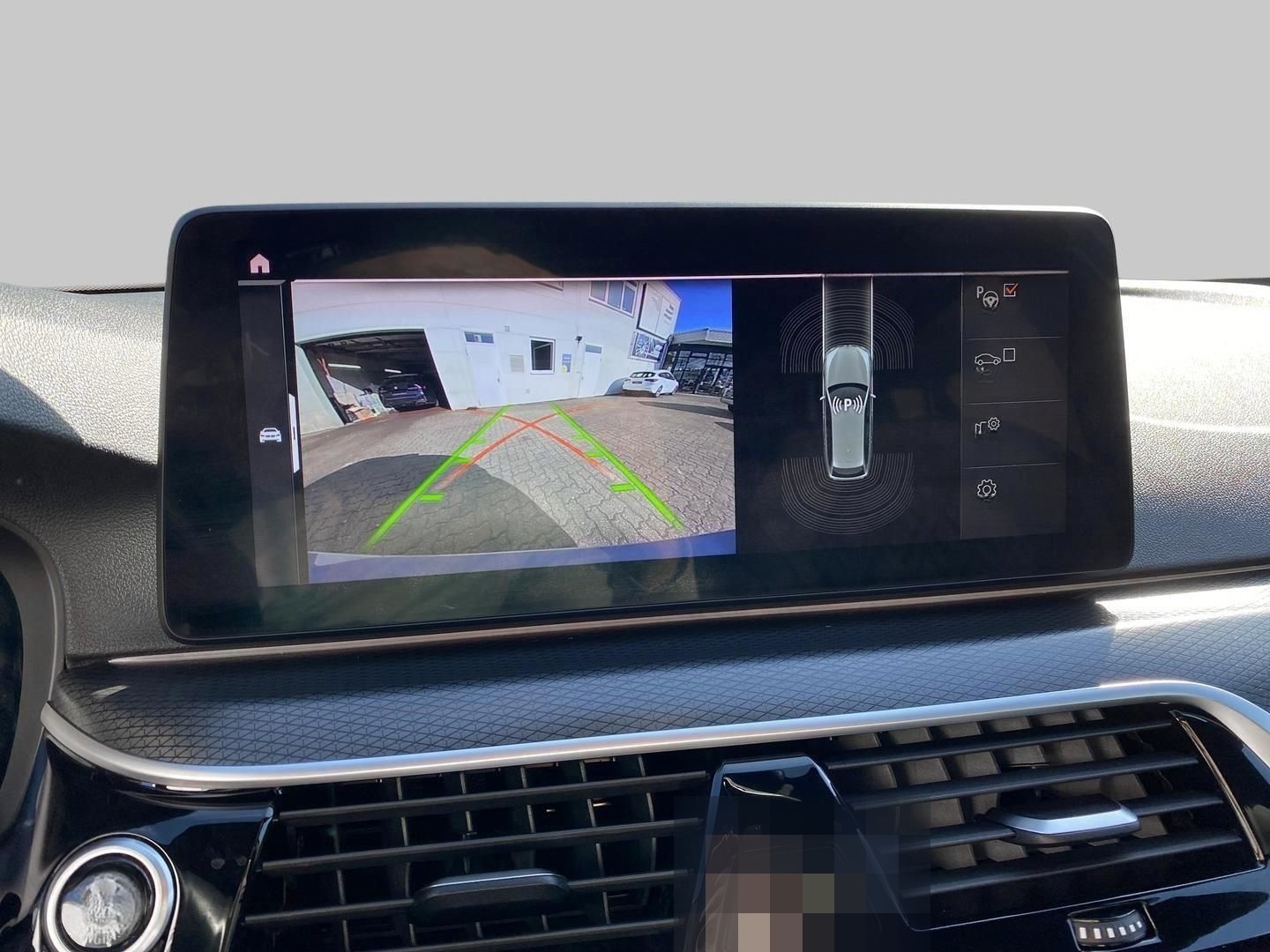 BMW 520 i M Sport HUD Luft AHK Navi Memory Sitze Sou foto 11