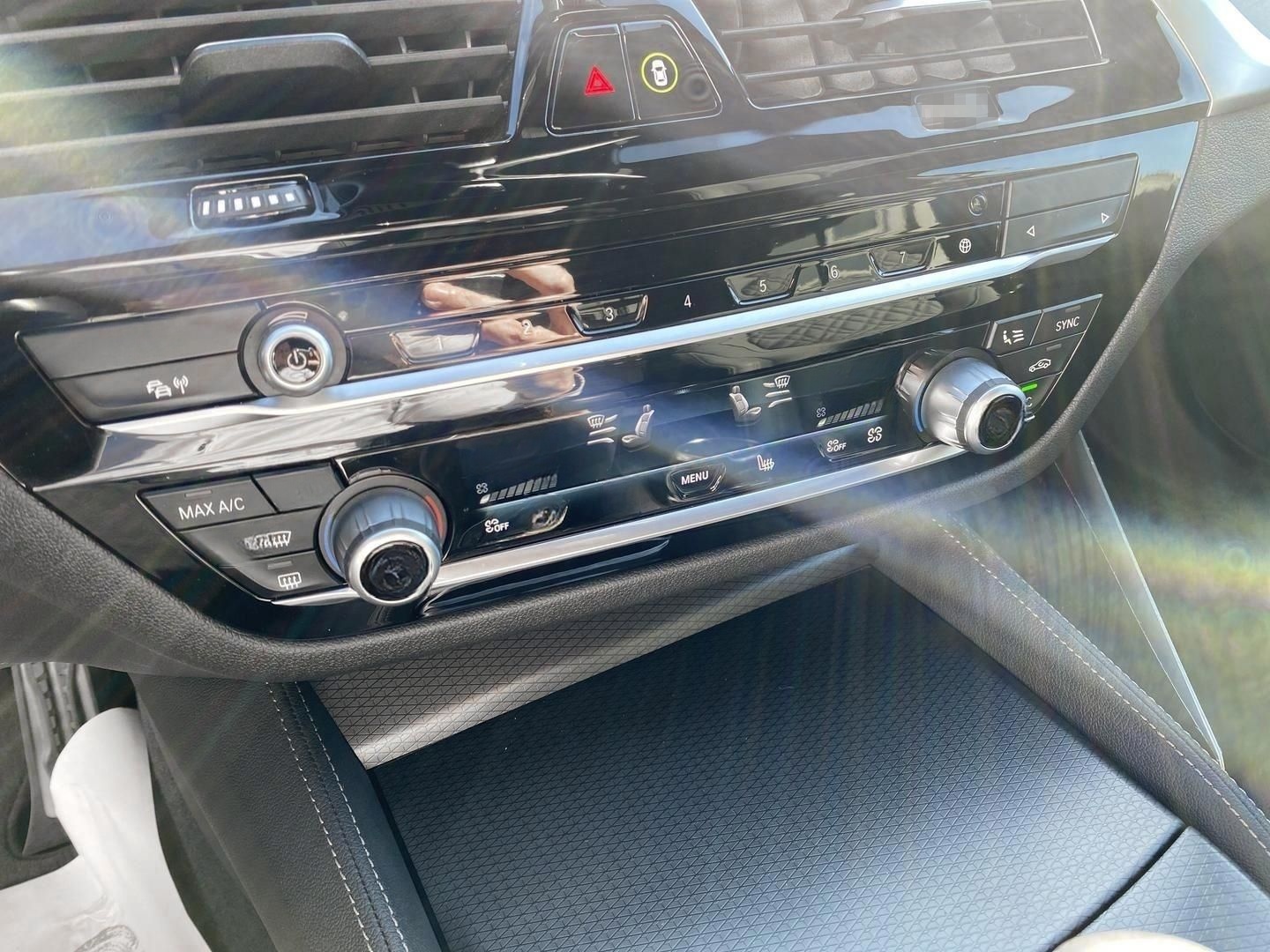 BMW 520 i M Sport HUD Luft AHK Navi Memory Sitze Sou foto 12