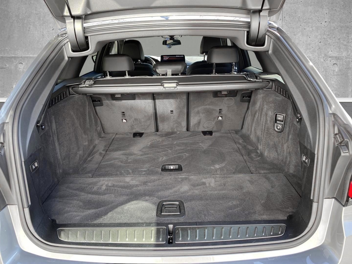 BMW 520 i M Sport HUD Luft AHK Navi Memory Sitze Sou foto 14