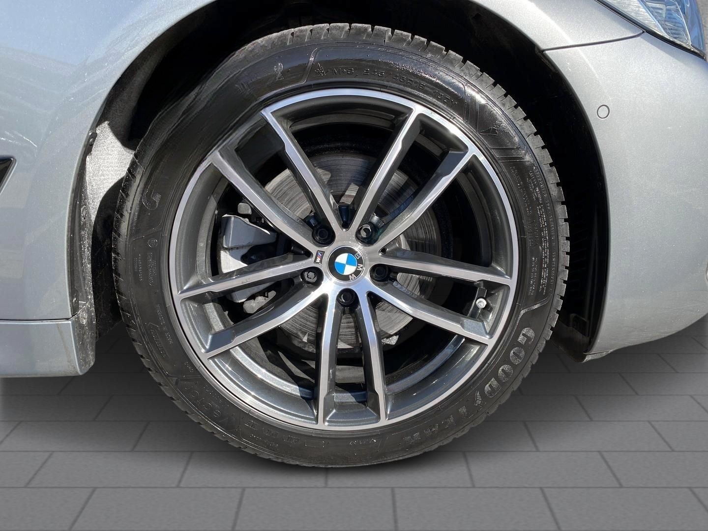 BMW 520 i M Sport HUD Luft AHK Navi Memory Sitze Sou foto 6