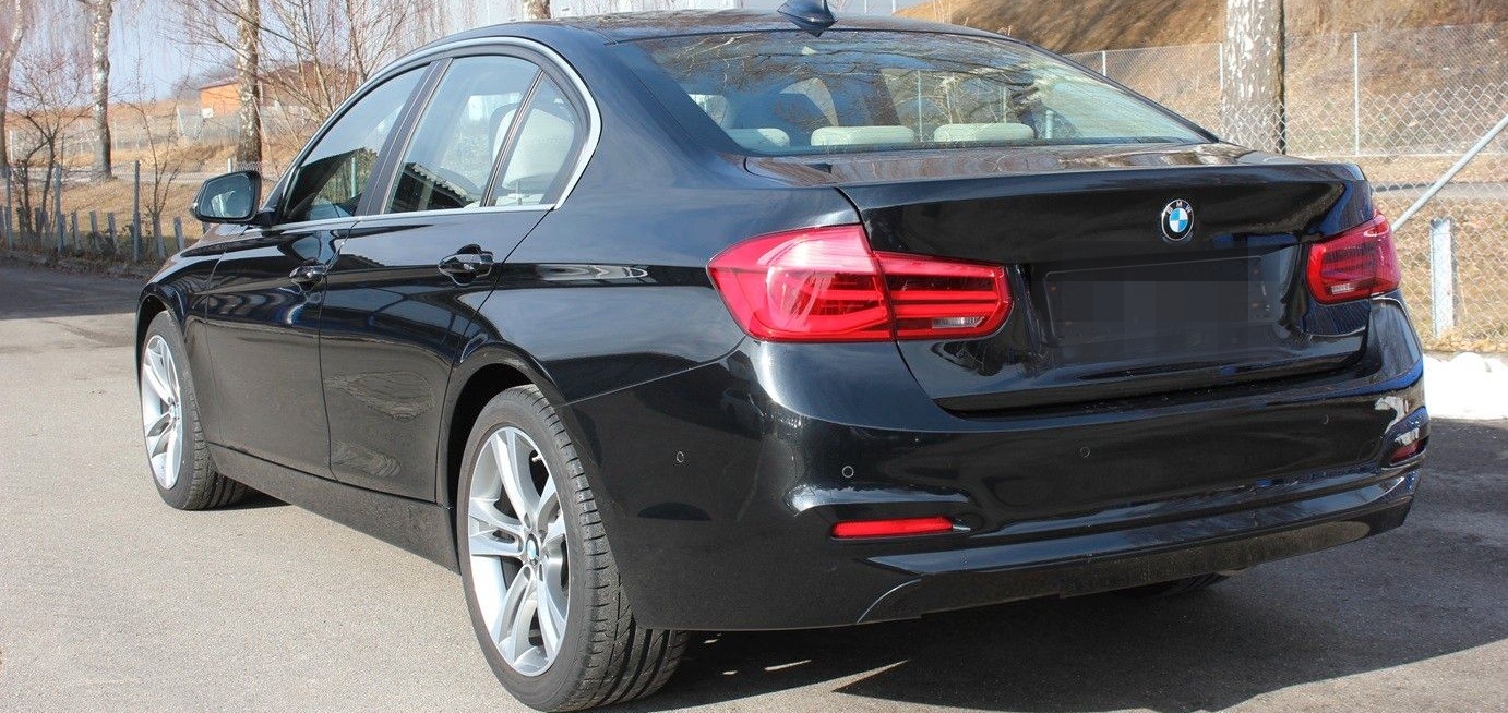 BMW 330iA Advantage -Navi-t.Leder-AHK-LM18"-1.Hand foto 2
