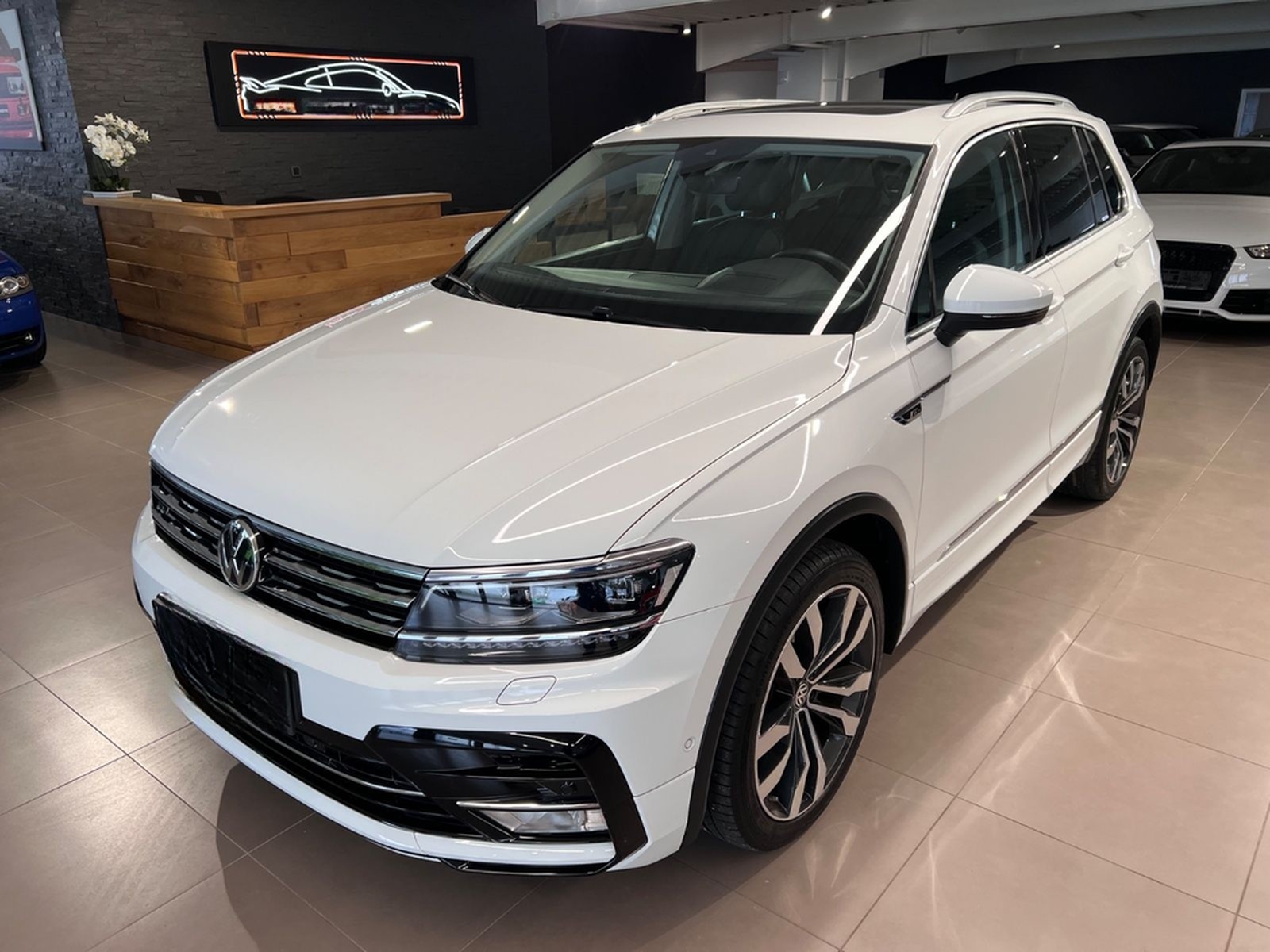 Volkswagen Tiguan 2.0TSI DSG 4MOTION Highline R-LINE 1.HAND foto 2