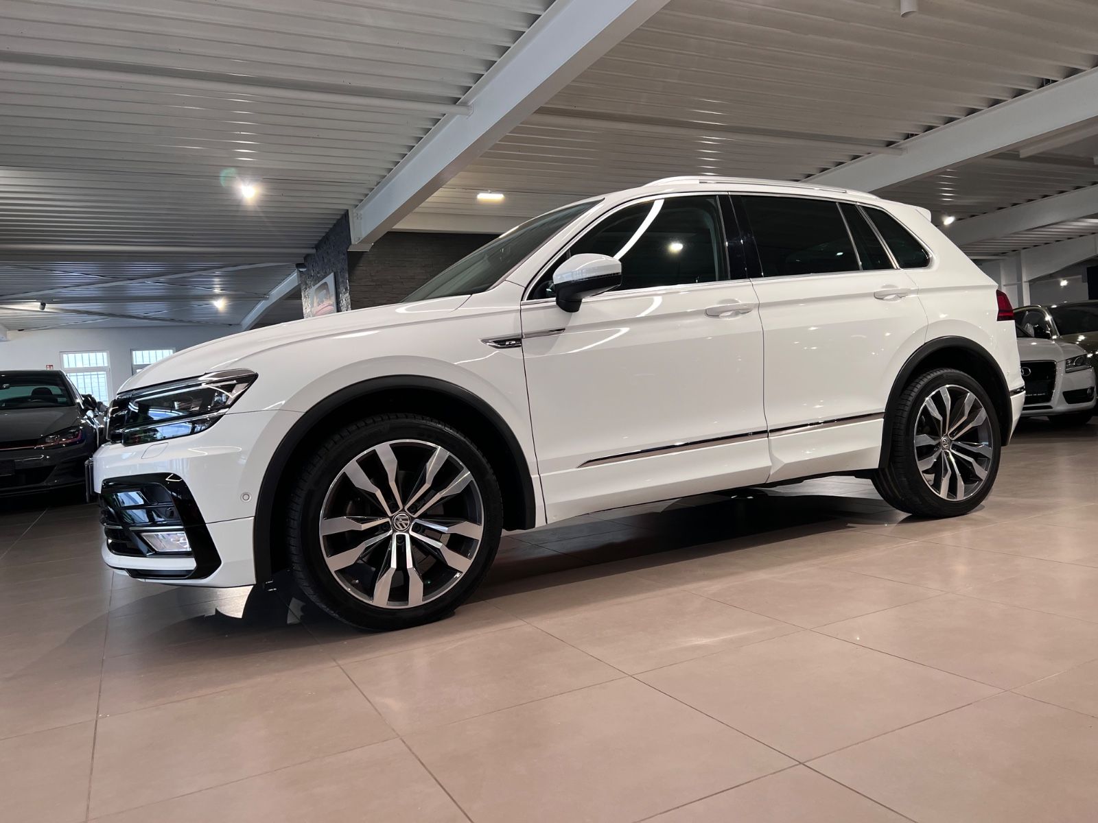 Volkswagen Tiguan 2.0TSI DSG 4MOTION Highline R-LINE 1.HAND foto 13