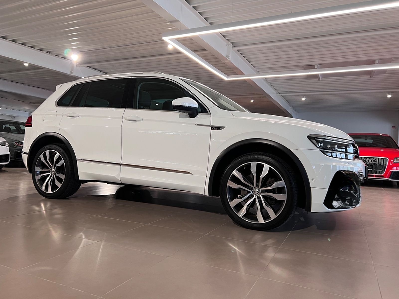 Volkswagen Tiguan 2.0TSI DSG 4MOTION Highline R-LINE 1.HAND foto 14