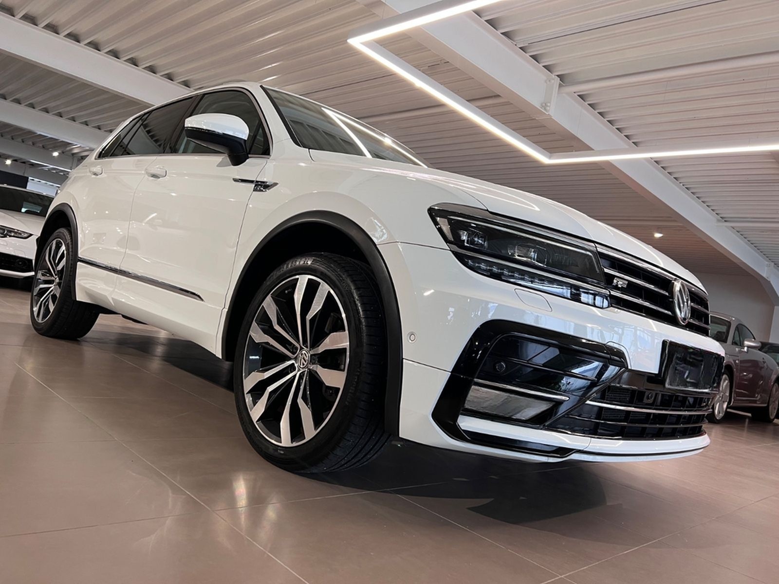 Volkswagen Tiguan 2.0TSI DSG 4MOTION Highline R-LINE 1.HAND foto 15