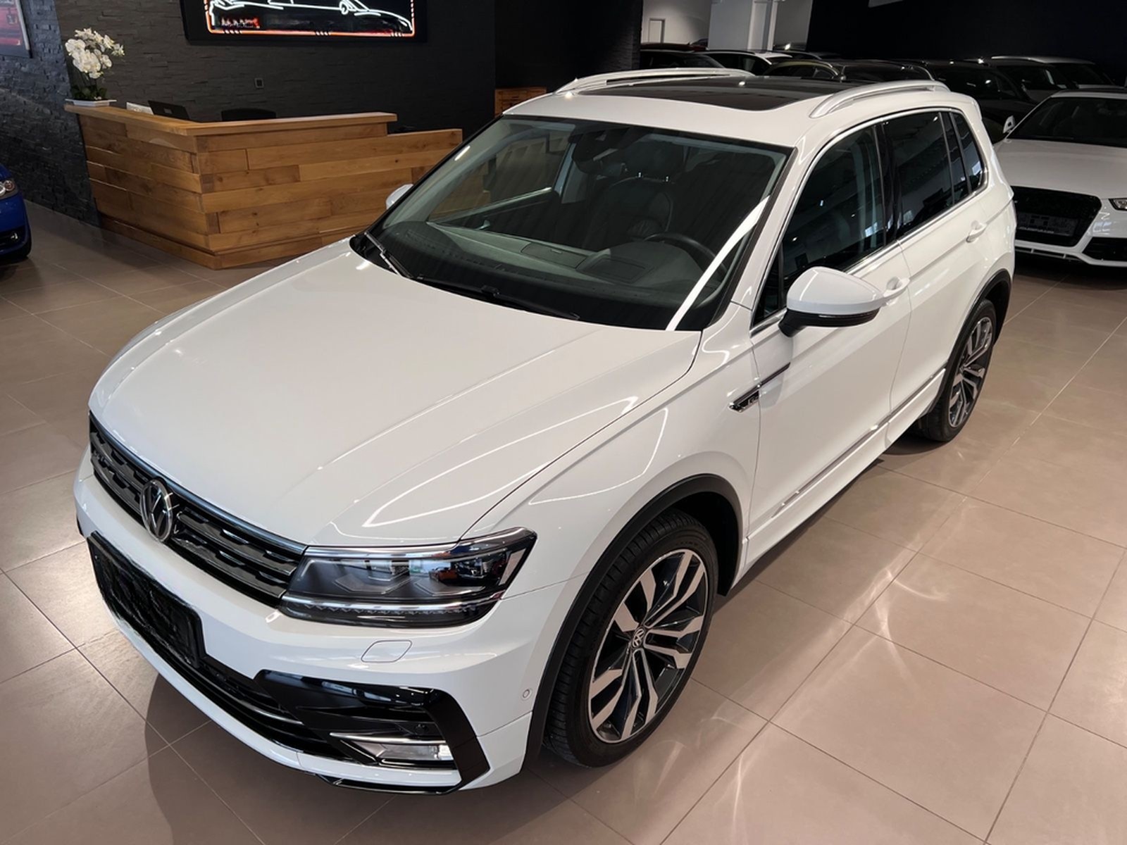 Volkswagen Tiguan 2.0TSI DSG 4MOTION Highline R-LINE 1.HAND foto 16