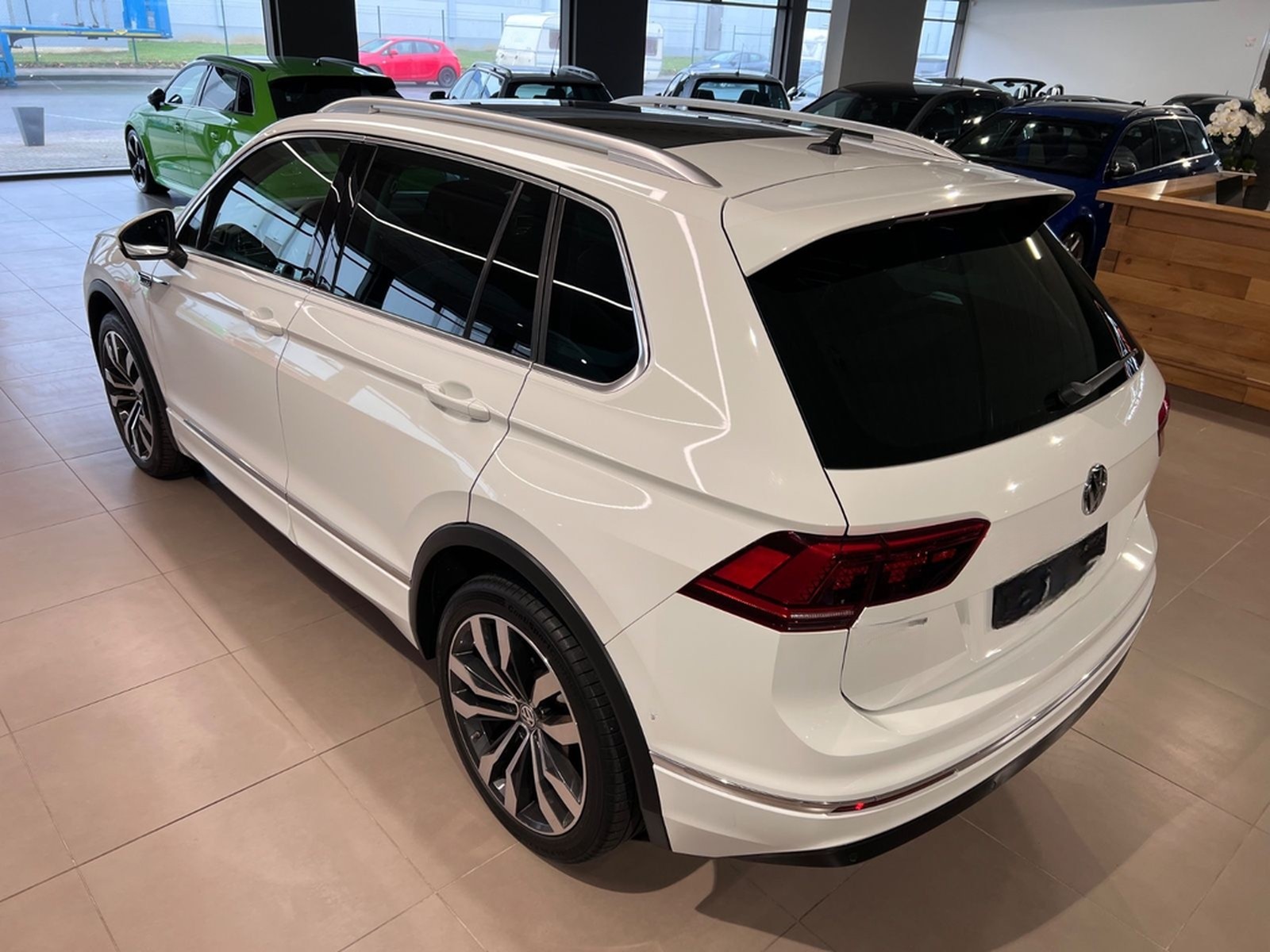 Volkswagen Tiguan 2.0TSI DSG 4MOTION Highline R-LINE 1.HAND foto 17