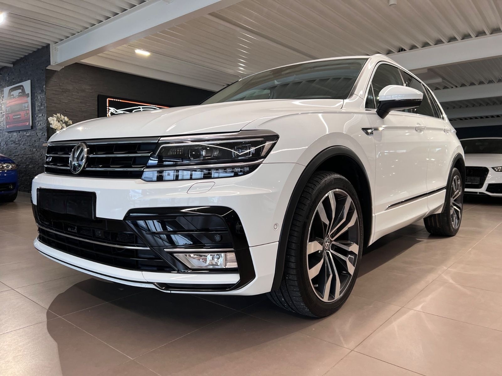 Volkswagen Tiguan 2.0TSI DSG 4MOTION Highline R-LINE 1.HAND foto 19