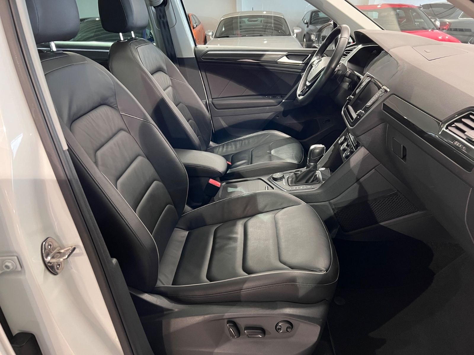 Volkswagen Tiguan 2.0TSI DSG 4MOTION Highline R-LINE 1.HAND foto 20