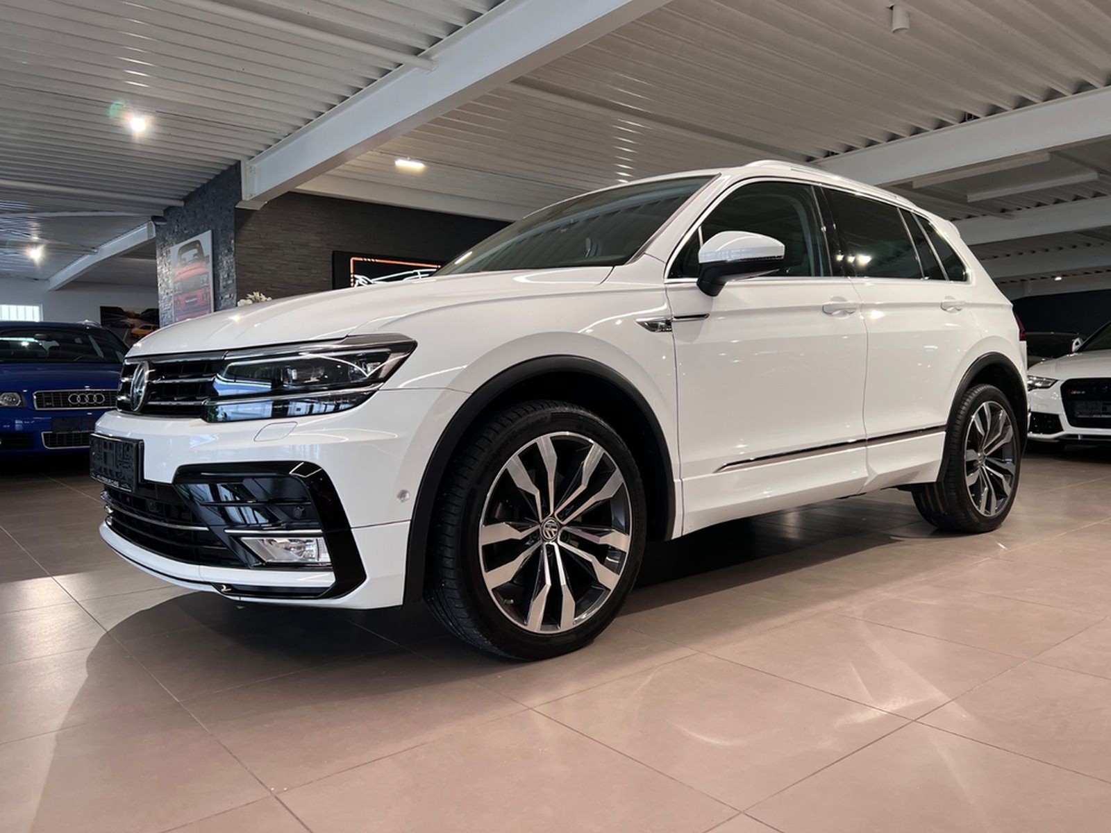 Volkswagen Tiguan 2.0TSI DSG 4MOTION Highline R-LINE 1.HAND foto 3