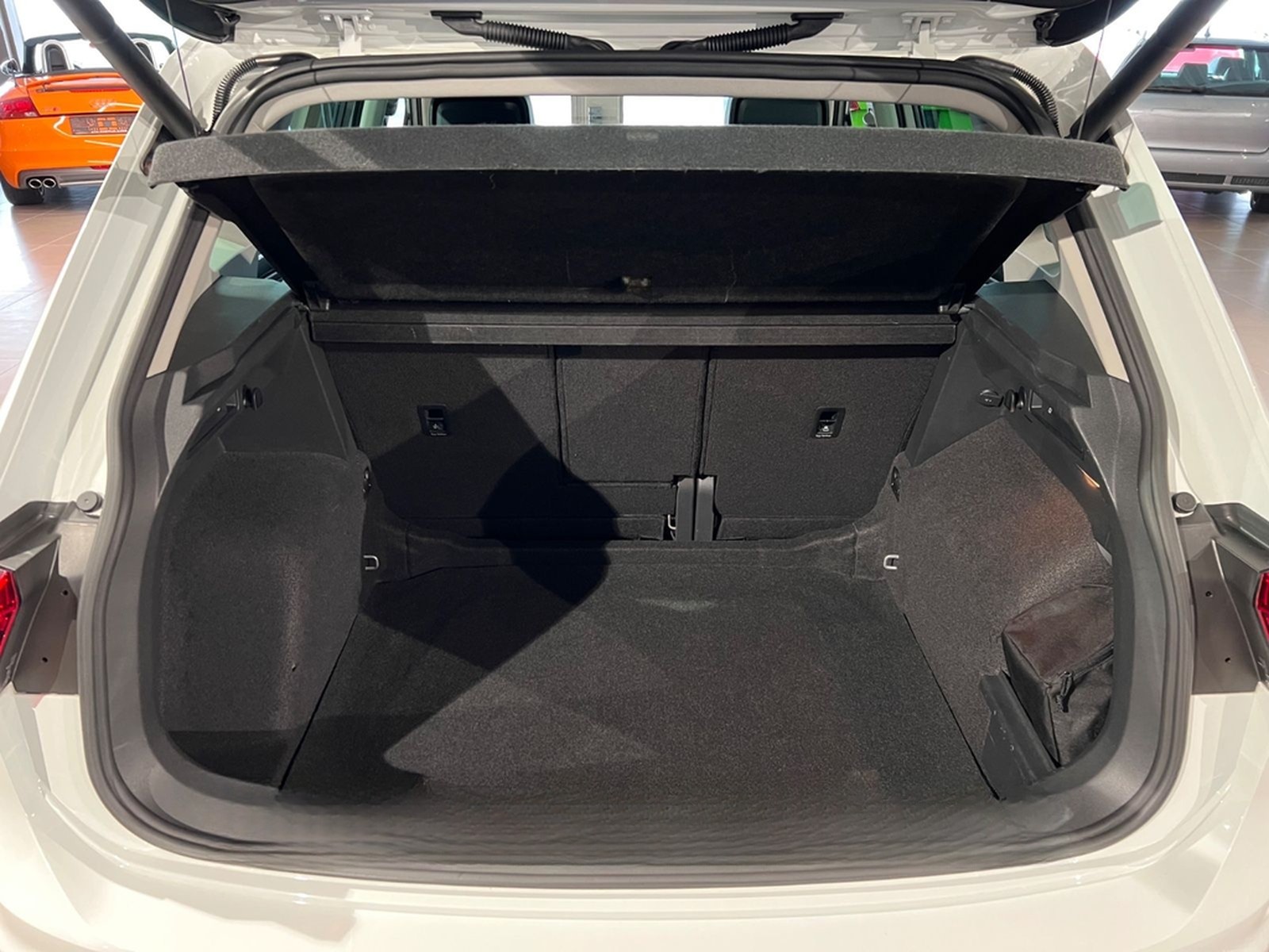 Volkswagen Tiguan 2.0TSI DSG 4MOTION Highline R-LINE 1.HAND foto 22