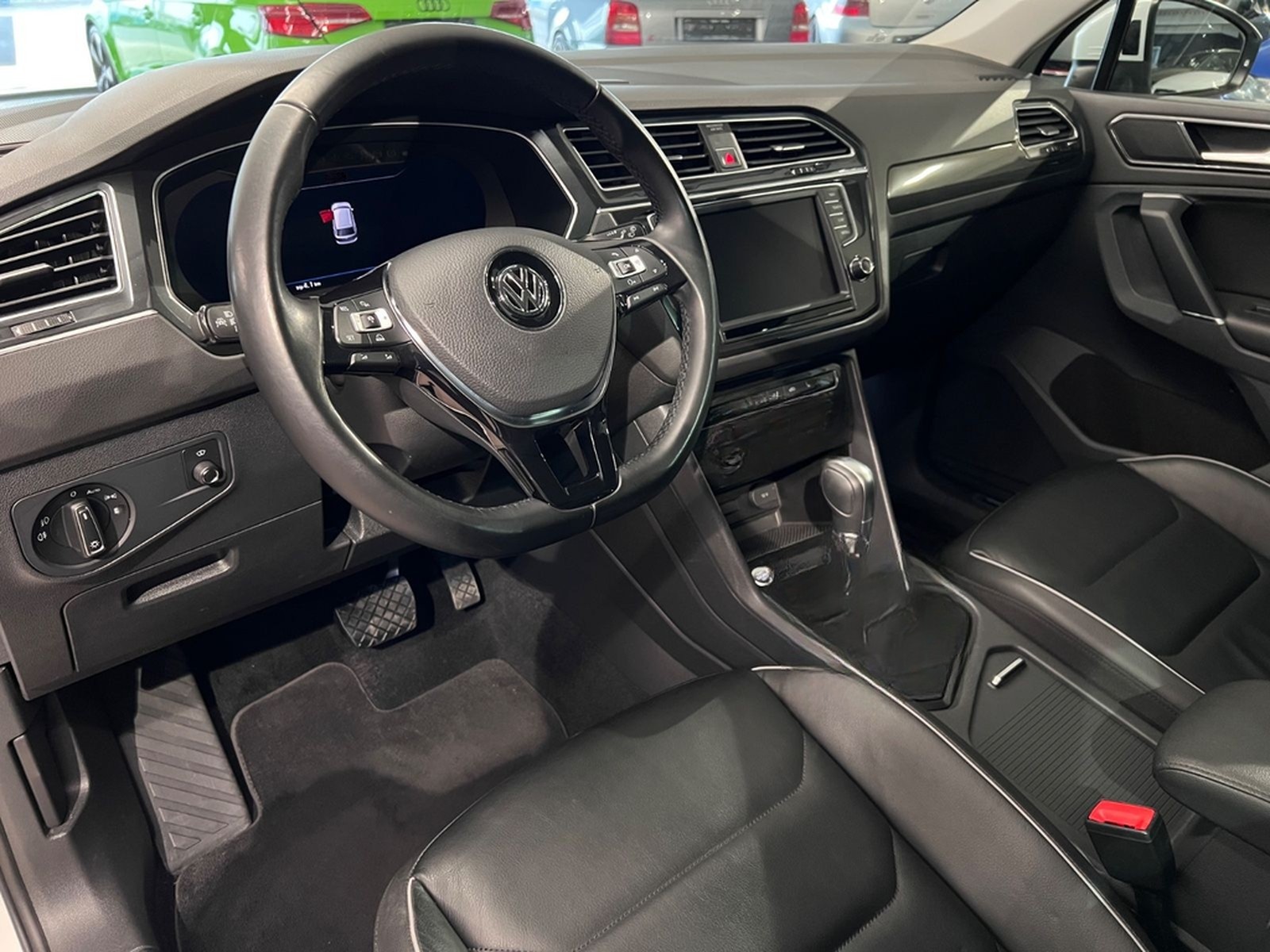 Volkswagen Tiguan 2.0TSI DSG 4MOTION Highline R-LINE 1.HAND foto 23