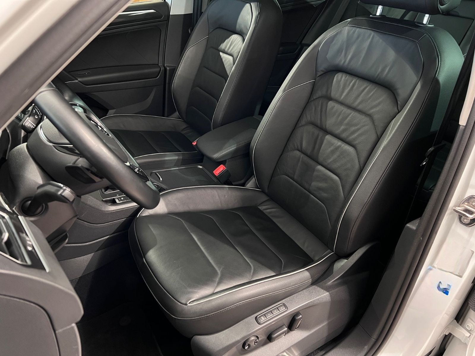 Volkswagen Tiguan 2.0TSI DSG 4MOTION Highline R-LINE 1.HAND foto 24
