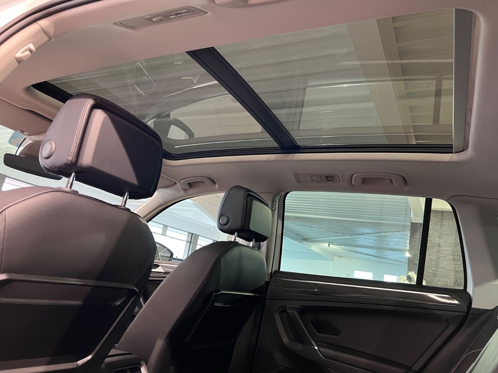 Volkswagen Tiguan 2.0TSI DSG 4MOTION Highline R-LINE 1.HAND foto 26