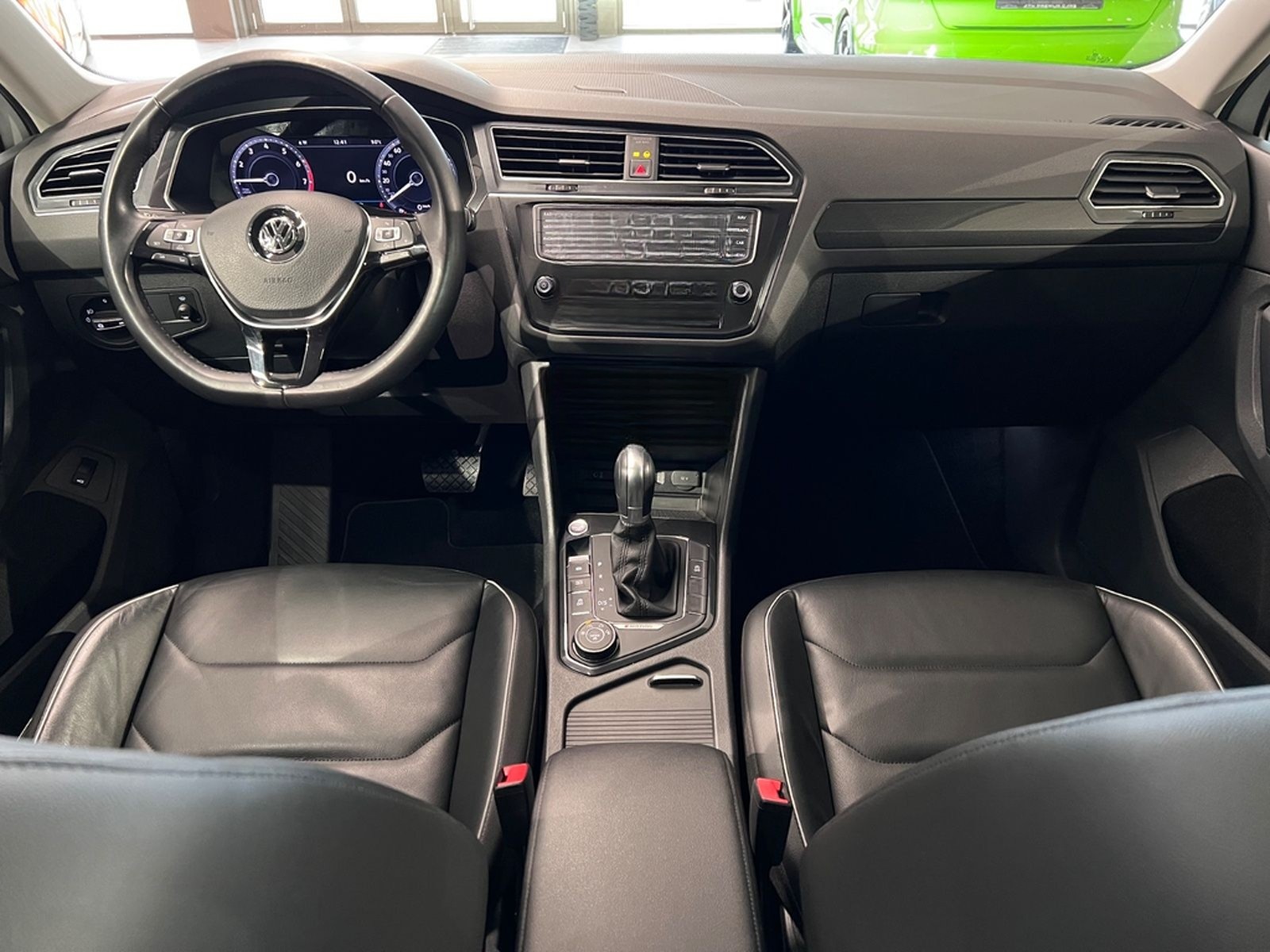 Volkswagen Tiguan 2.0TSI DSG 4MOTION Highline R-LINE 1.HAND foto 27