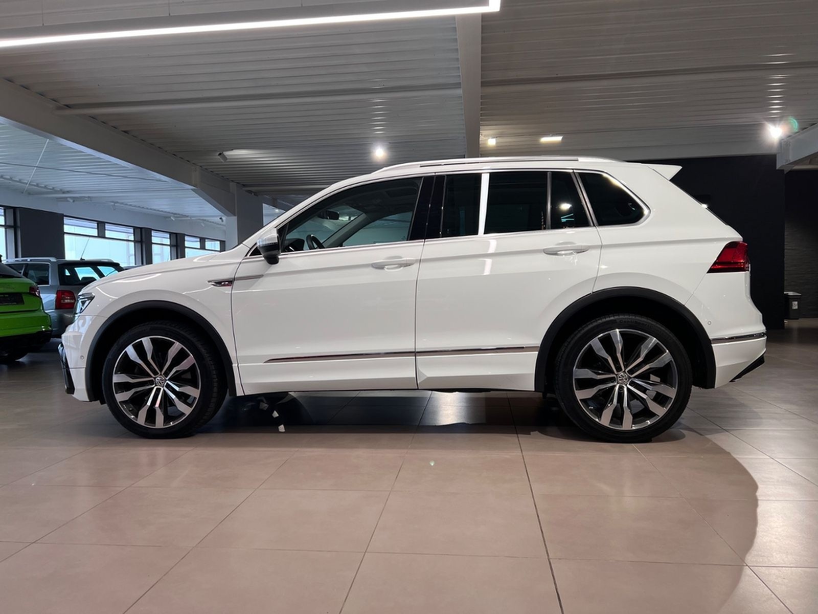 Volkswagen Tiguan 2.0TSI DSG 4MOTION Highline R-LINE 1.HAND foto 4
