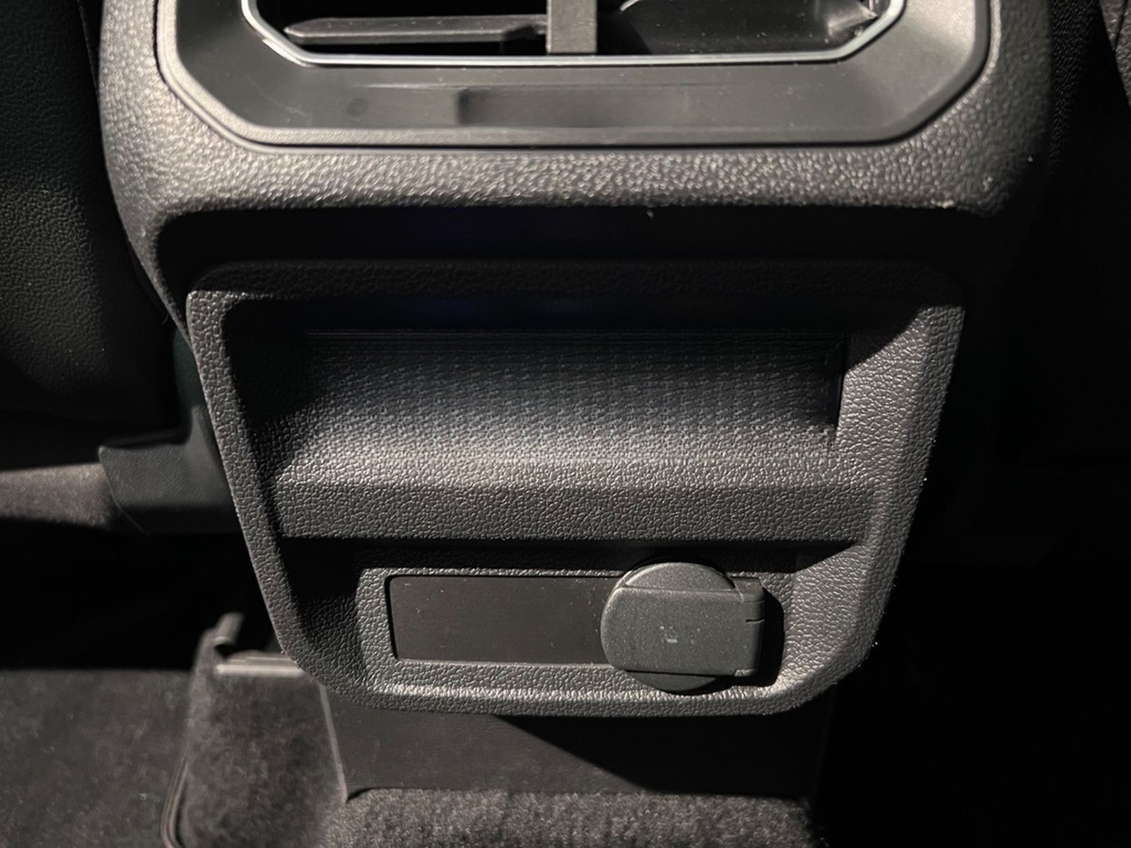 Volkswagen Tiguan 2.0TSI DSG 4MOTION Highline R-LINE 1.HAND foto 38