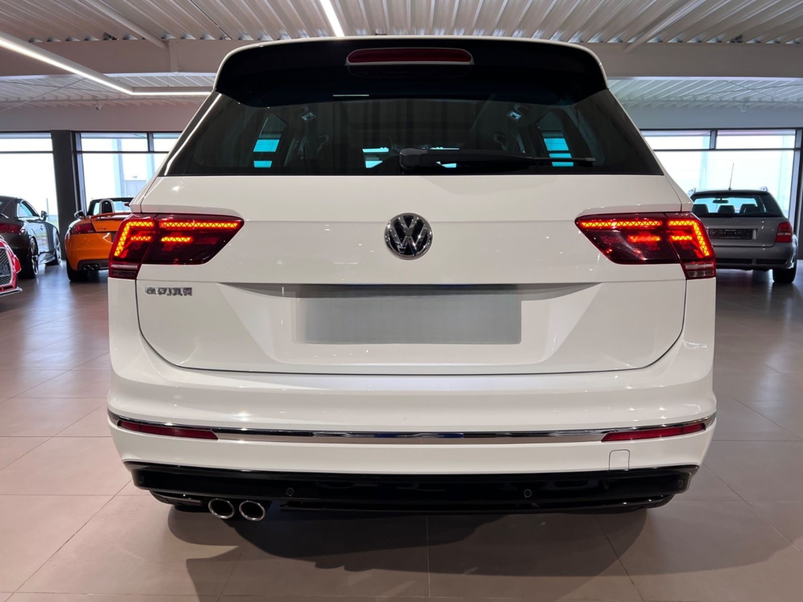 Volkswagen Tiguan 2.0TSI DSG 4MOTION Highline R-LINE 1.HAND foto 7