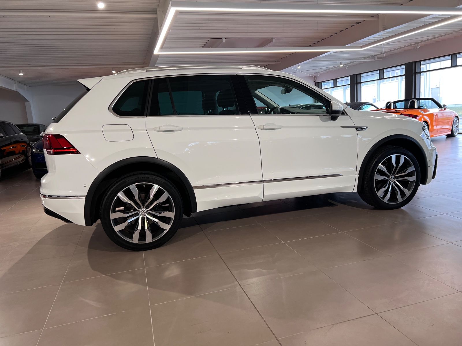 Volkswagen Tiguan 2.0TSI DSG 4MOTION Highline R-LINE 1.HAND foto 9