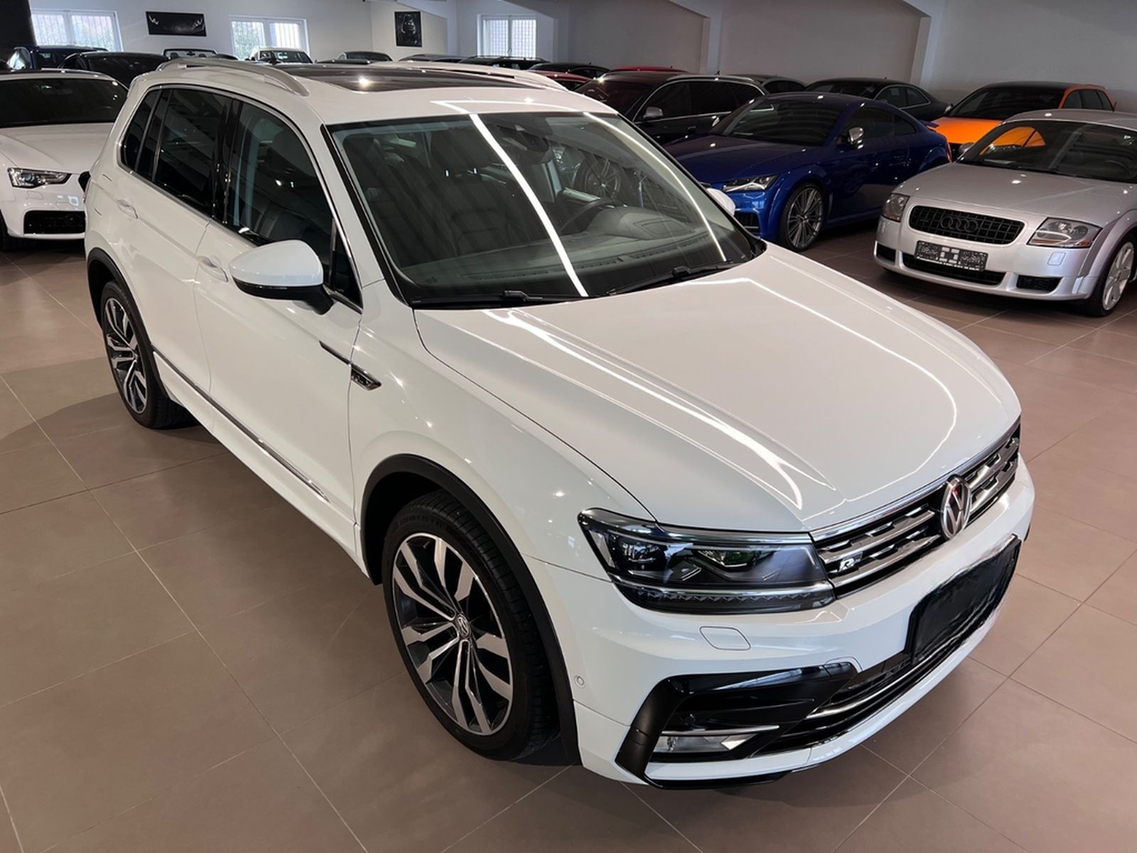 Volkswagen Tiguan 2.0TSI DSG 4MOTION Highline R-LINE 1.HAND foto 10