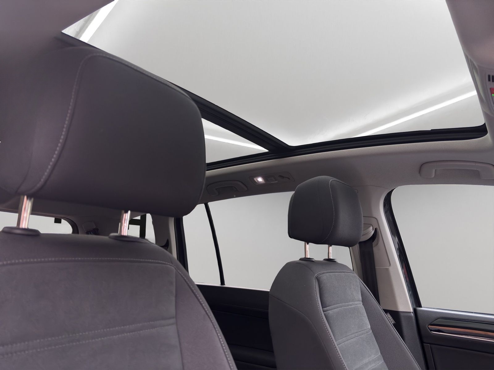 Volkswagen Touran Comfortline (AHK.Pano.Kamera) 2.0 TDI DSG foto 17