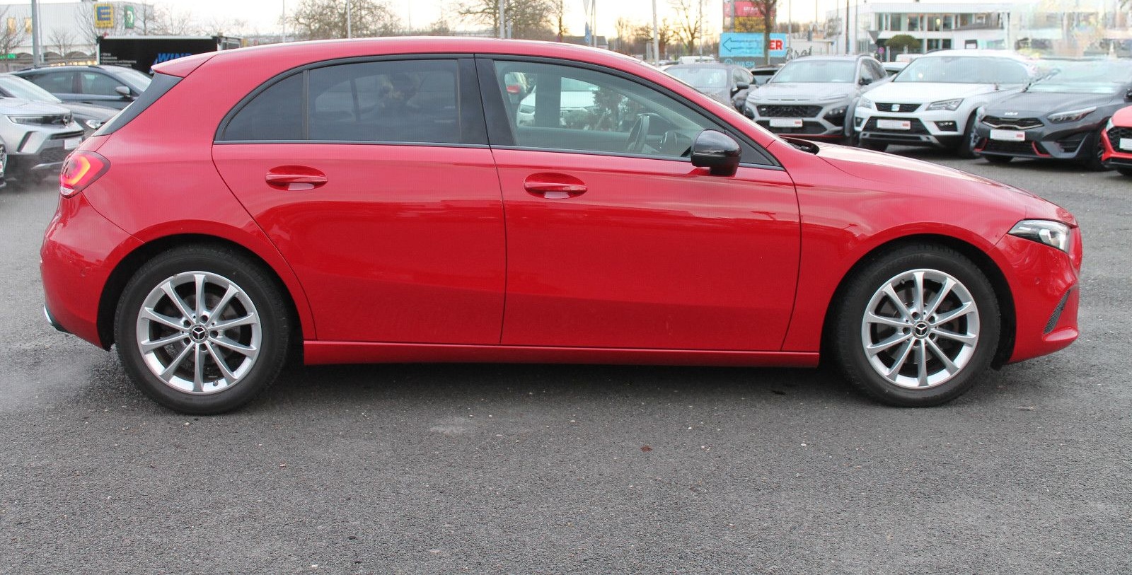 Mercedes-Benz A 200, Automatik, Navi, Kamera, el. Sitze, LED foto 7