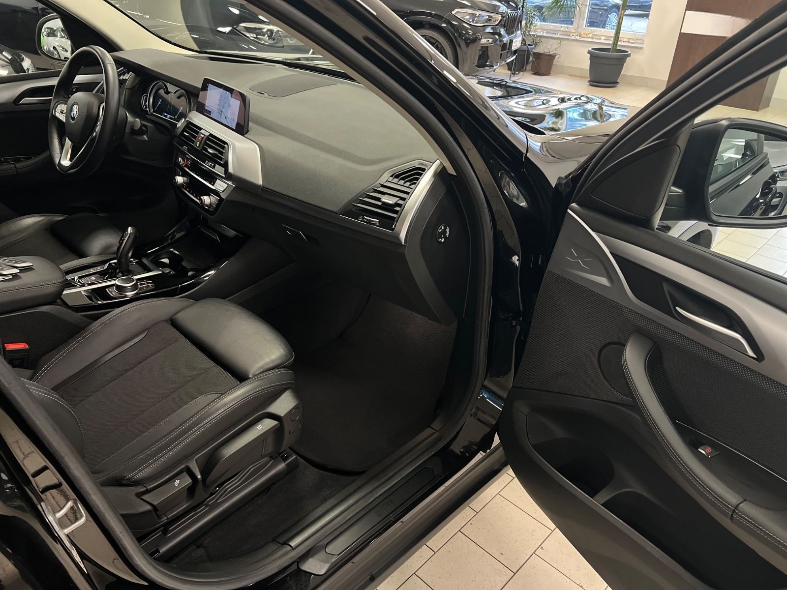 BMW X3 xDrive Advantage HUD/AHK/ParkSyst/SportSitze foto 25
