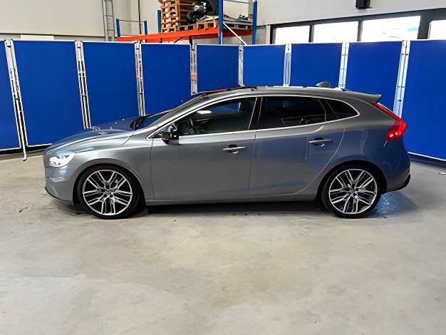 Volvo V40 D4 Momentum R Design Paket Aut. RFK/ACC/LED foto 2