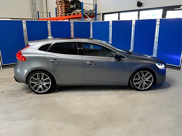 Volvo V40 D4 Momentum R Design Paket Aut. RFK/ACC/LED foto 3