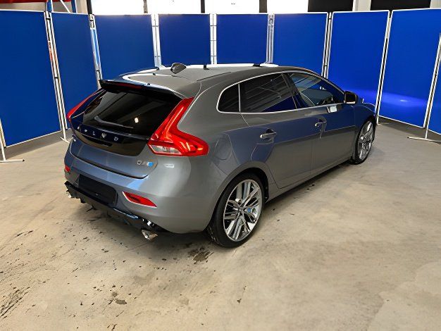 Volvo V40 D4 Momentum R Design Paket Aut. RFK/ACC/LED foto 4