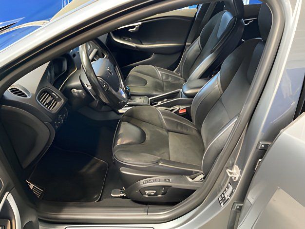 Volvo V40 D4 Momentum R Design Paket Aut. RFK/ACC/LED foto 6