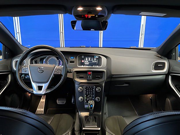 Volvo V40 D4 Momentum R Design Paket Aut. RFK/ACC/LED foto 7
