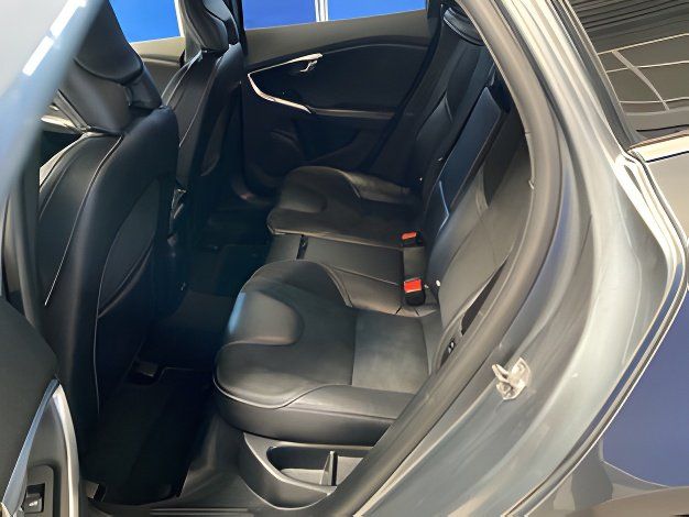 Volvo V40 D4 Momentum R Design Paket Aut. RFK/ACC/LED foto 8